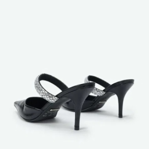 SCARPIN SALTO MEDIO TIRA STRASS