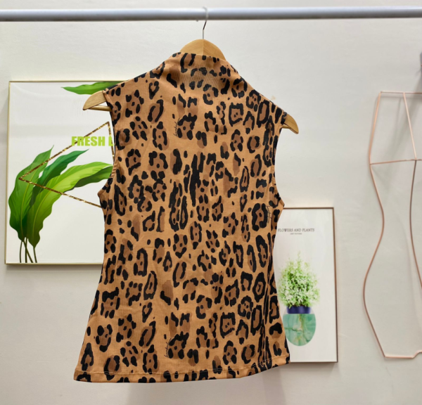 BLUSA GOLA ALTA SEM MANGAS - Imagem 6