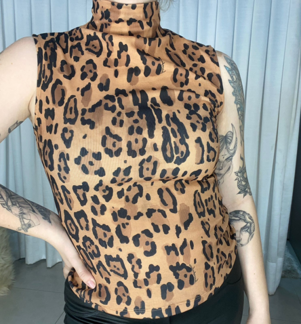 BLUSA GOLA ALTA SEM MANGAS - Imagem 7