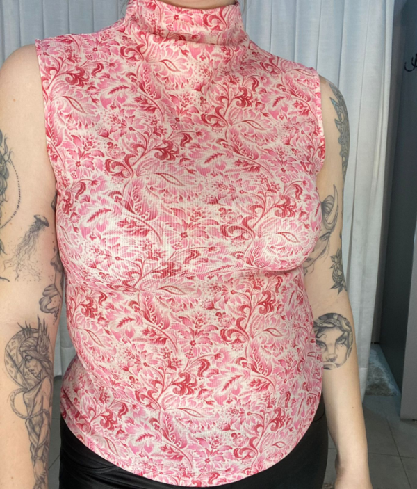 BLUSA GOLA ALTA SEM MANGAS - Imagem 2