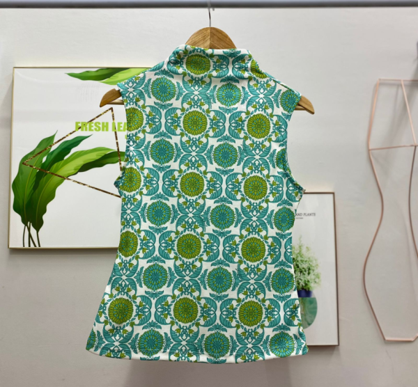 BLUSA GOLA ALTA SEM MANGAS - Imagem 5