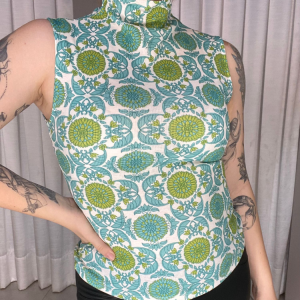 BLUSA GOLA ALTA SEM MANGAS