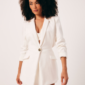BLAZER COM DETALHE DE METAL